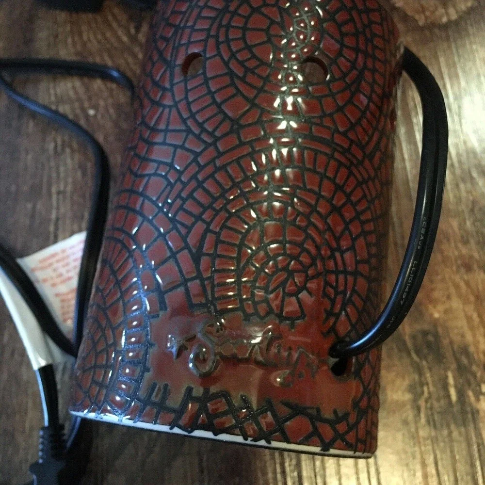 Scentsy Cobbled Leather Wax Warmer Rare Retired Red Black Brick Pattern 26979